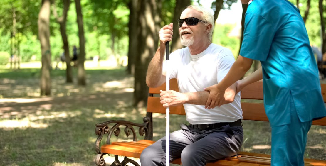 уход за слепыми в Киеве