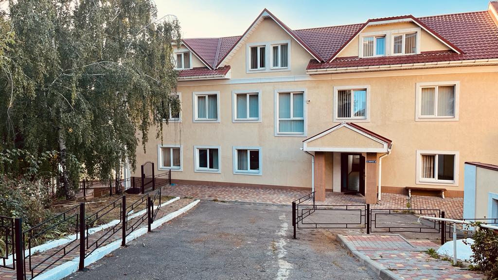 Будинок для людей похилого віку у районі Троєщини